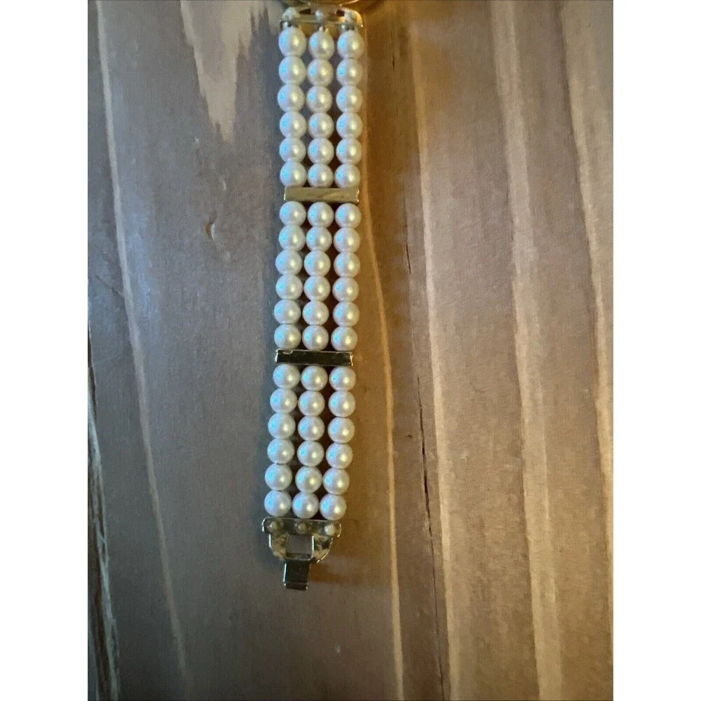 Columbine Pearl Ladies Watch New Battery